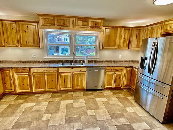 Beautiful kitchen, completely remodeled, with all the bells and whistles including brand new stainless steel appliances.
