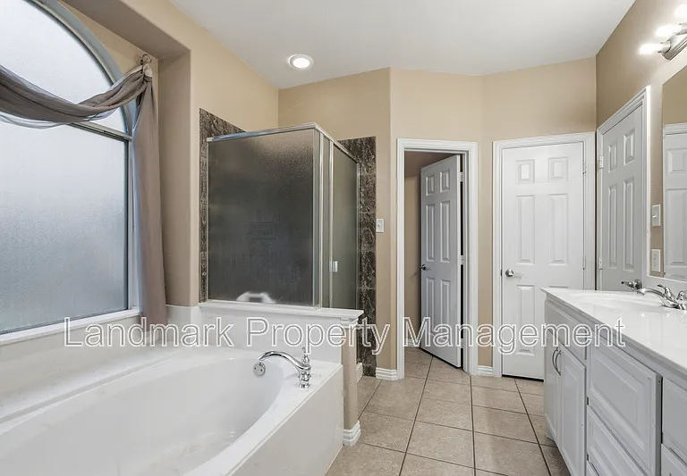 2115 Lexington Dr — Photo 19