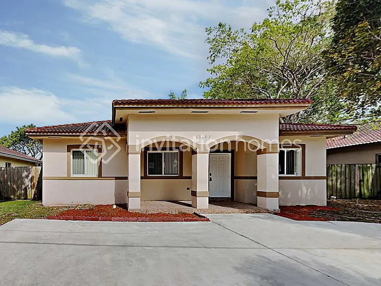 13143 SW 256th St — Photo 1