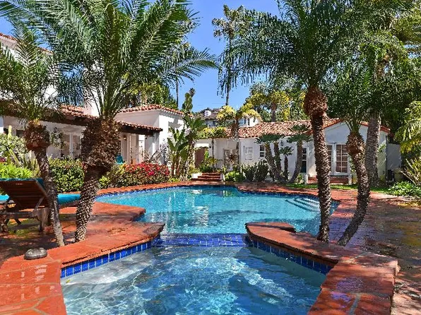 6352 Castejon Dr, La Jolla, CA 92037