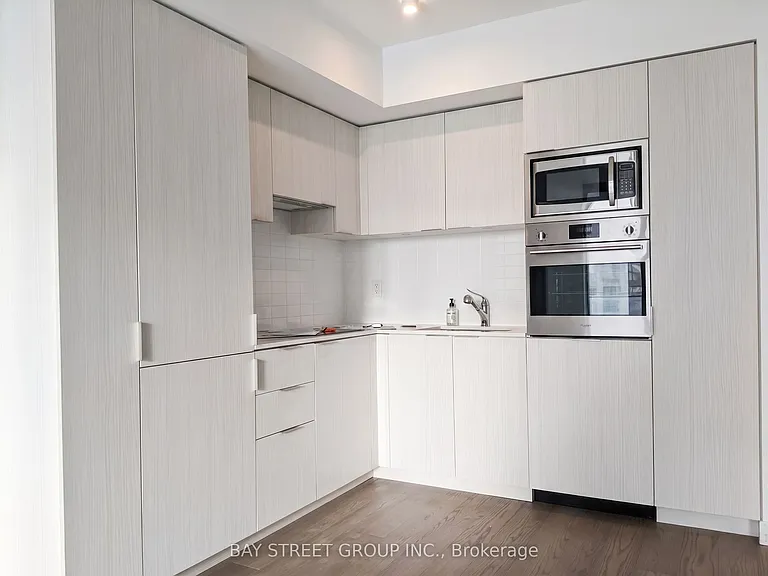 11 Wellesley St W #1606 — Photo 3