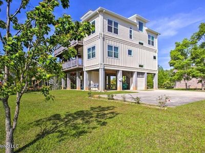 123 Lakewood Dr, Waveland, MS, 39576