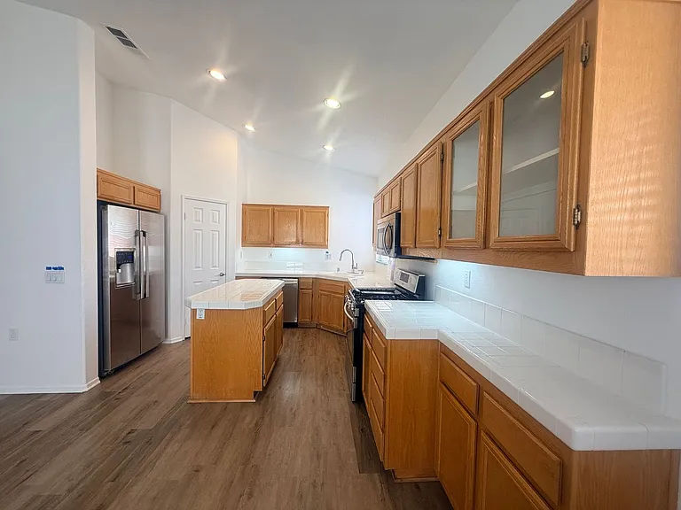 26805 China Dr — Photo 9