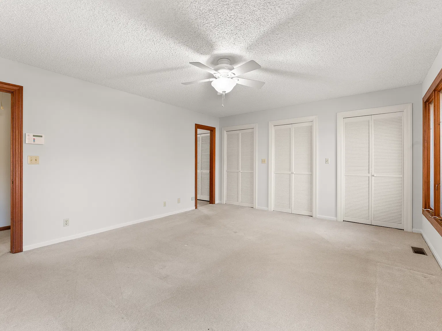 3 bed, 2704 sqft, $2,300 — Photo 2