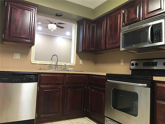 4th image of 5533 Somerford Ln