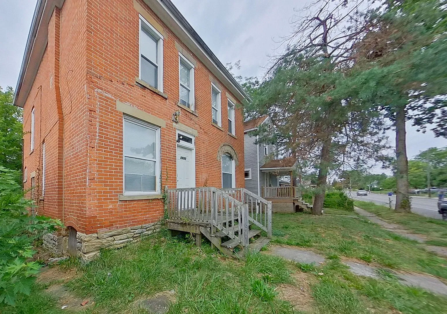 Charming Renovated 4-Bed, 2-Bath Single-Family Home in Columbus — Photo 1