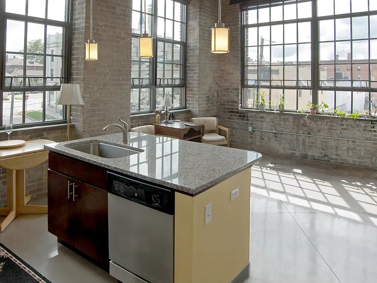 Serrano Lofts — Photo 7