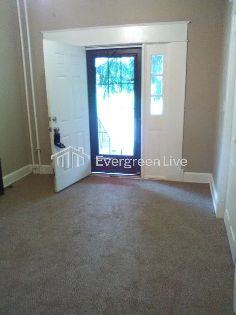 5 bed, 2.0 bath, 1560 sqft, $2,195 — Photo 4