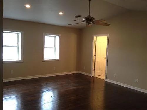 Building Photo - 115 W Pine St #4