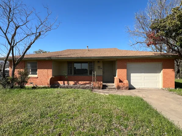 810 N Harbin Dr, Stephenville, TX 76401