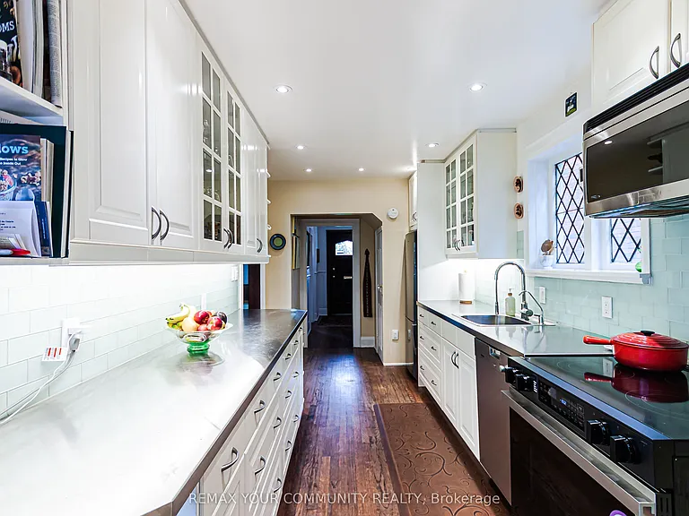 212 Wanless Ave — Photo 6