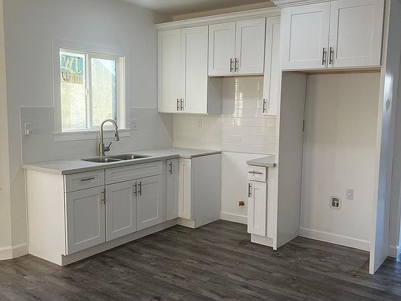 4th image of 3900 La Salle Ave #3902