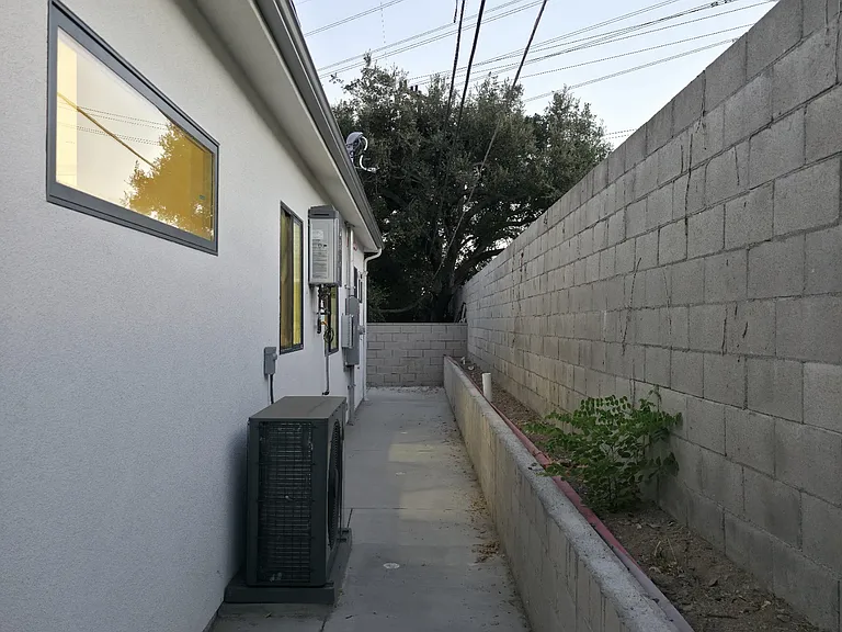 2971 N Verdugo Rd #A — Photo 6