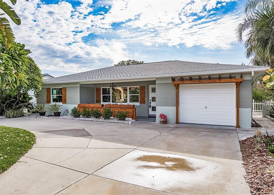 1st image of 2745 HIBISCUS DRIVE W