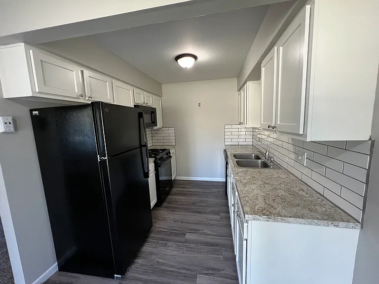 445 Shawmut Blvd NW — Photo 2