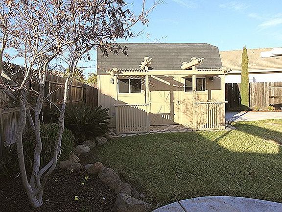 2nd image of 8491 Zinnia Way