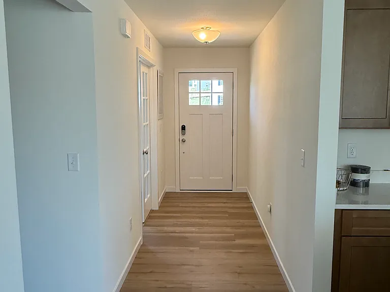 666 E Bluff Cir — Photo 2