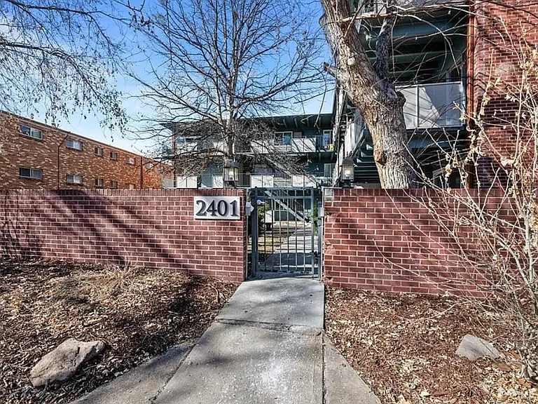 2401 S Gaylord St #306 — Photo 12