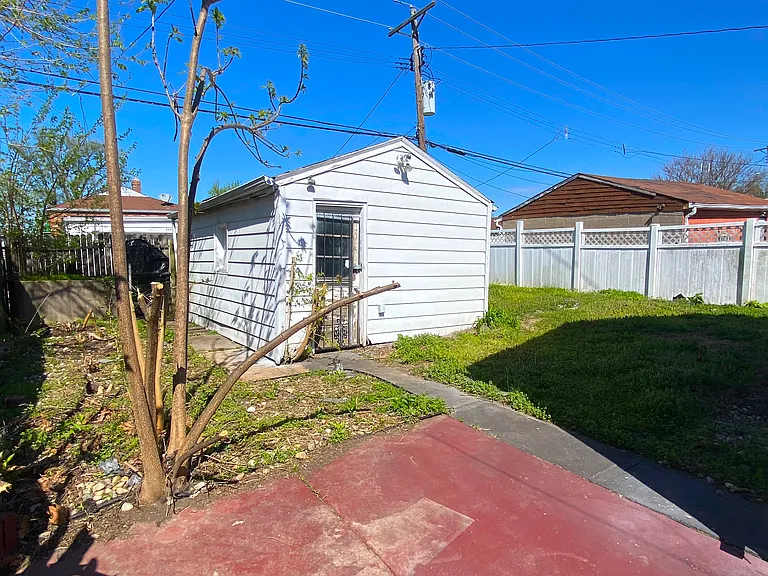 4547 Bessie Ave — Photo 16