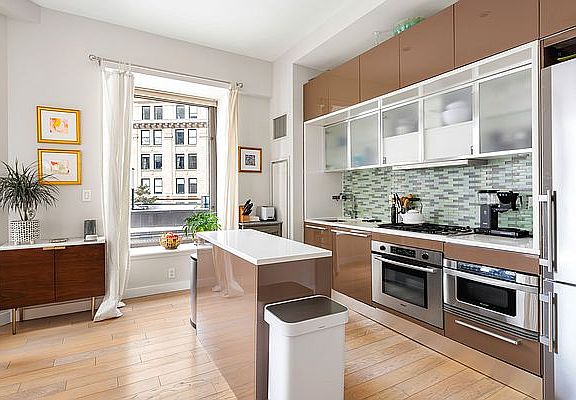 5th image of 75 Wall St APT 21F