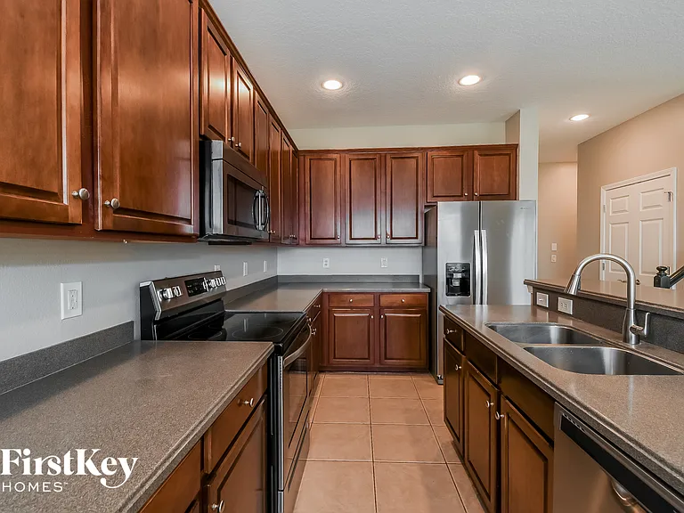 8327 Highgate Dr — Photo 6