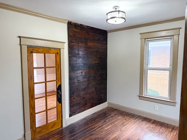 2228 Avenue E — Photo 2