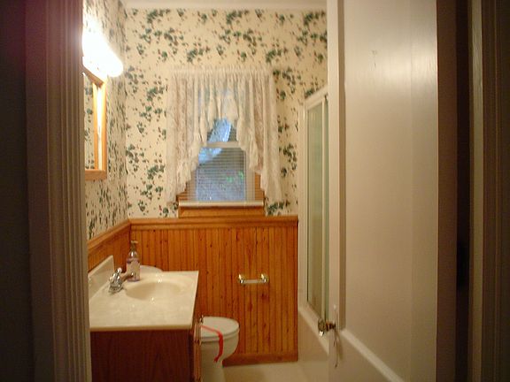 4th image of 908 Glen Way
