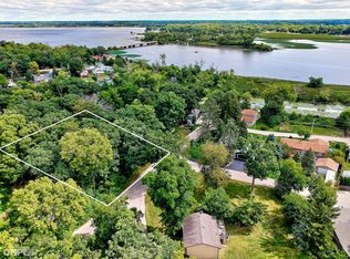 27588 W Stonegate Dr, Spring Grove, IL 60081