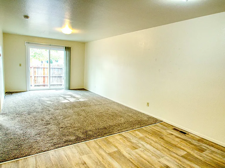 360 Jill Ct — Photo 8