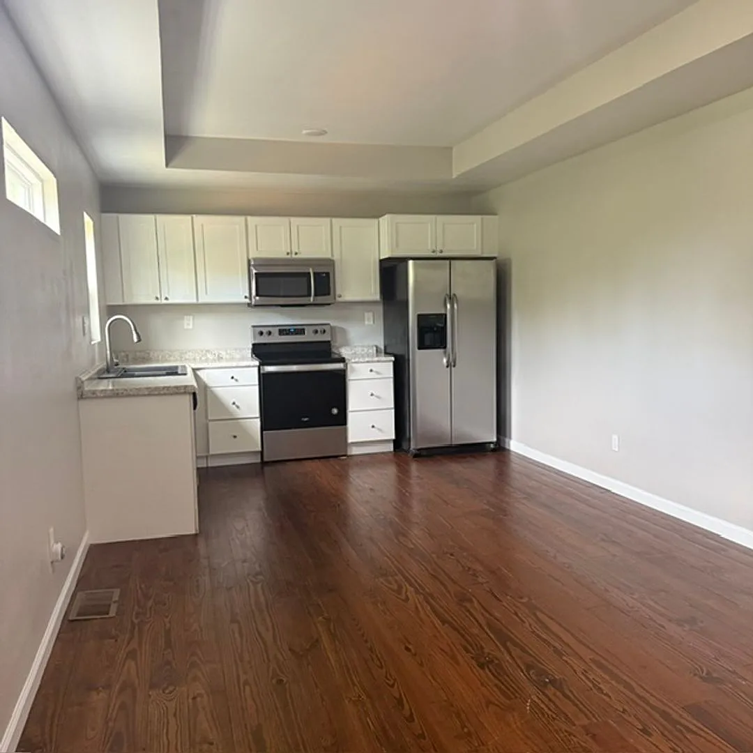 2 Bedroom 1 Bath House — Photo 4