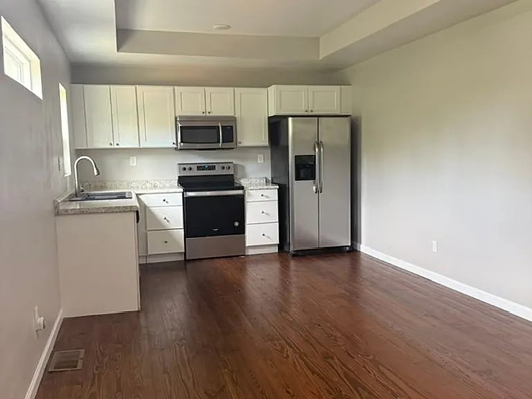 758 Parklawn Ct — Photo 4