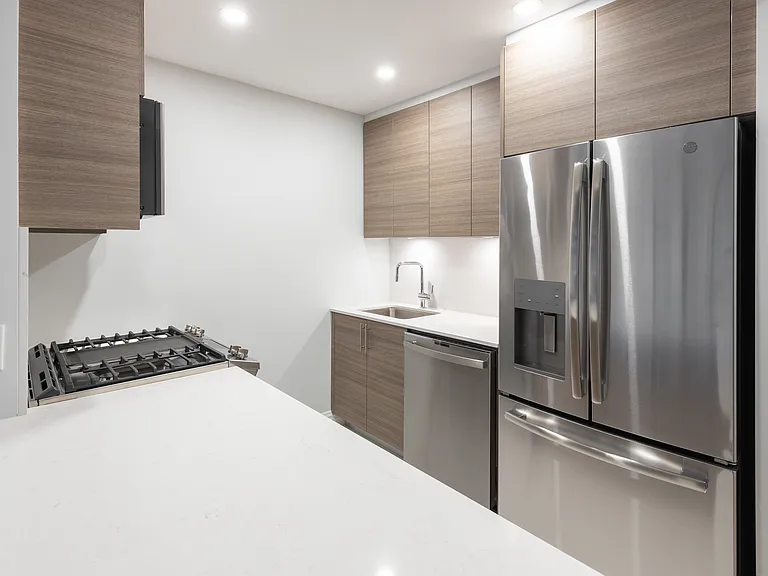 235 W 48th St #9-H — Photo 10