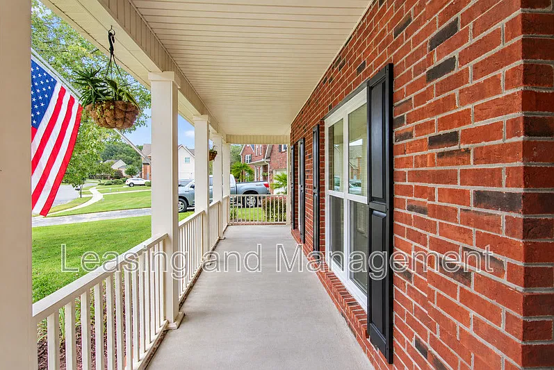 4 bed, 2.5 bath, 2540 sqft, $4,500 — Photo 4