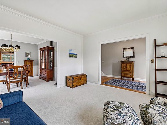 5th image of 6 Hemlock Ct