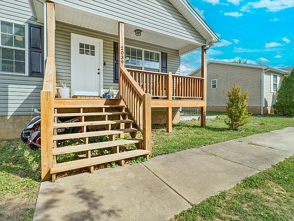 2nd image of 2039 Century Ave SE