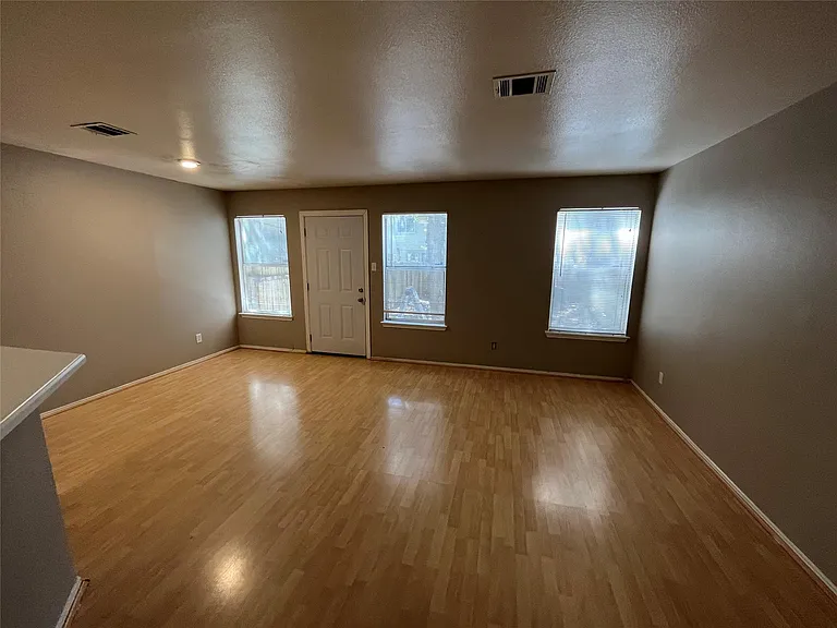 9625 Sugar Hill Dr — Photo 6