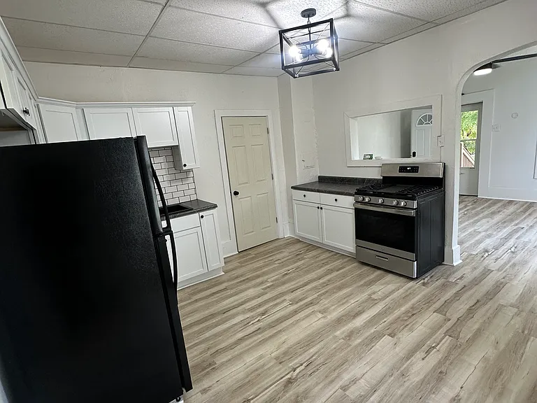 802 Henry St #804 — Photo 9