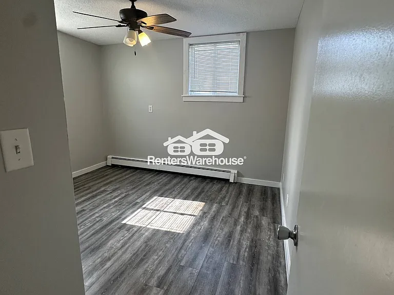 114 NW College Ave #4 — Photo 6