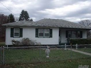 89 Babylon St, Islip Terrace, NY 11752