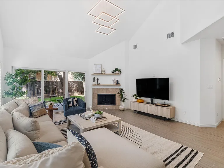 3831 Sapphire Loop — Photo 10