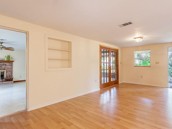 4th image of 2306 W Henry Ave