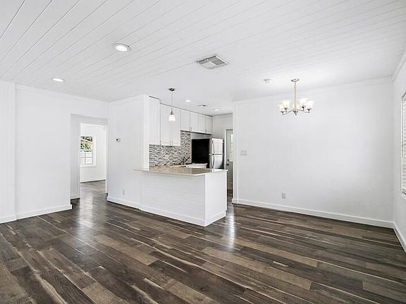 3rd image of 4615 Garden Ave
