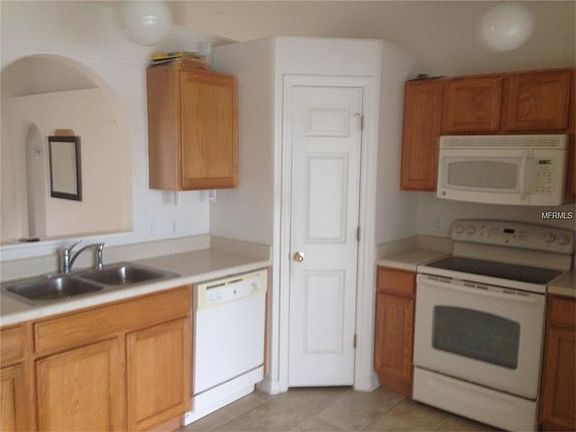 4th image of 824 Brenton Leaf Dr
