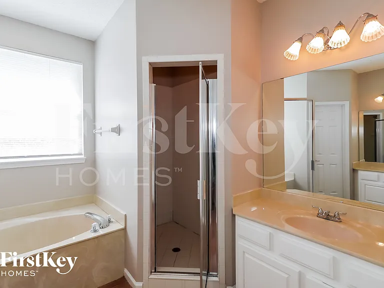 1559 Majestic View Ln — Photo 11