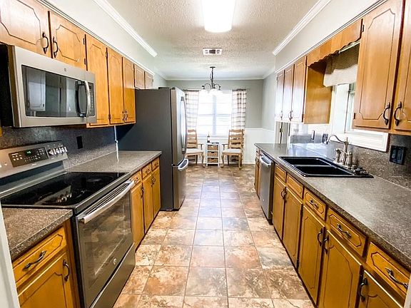 5th image of 211 E Ironwood Dr