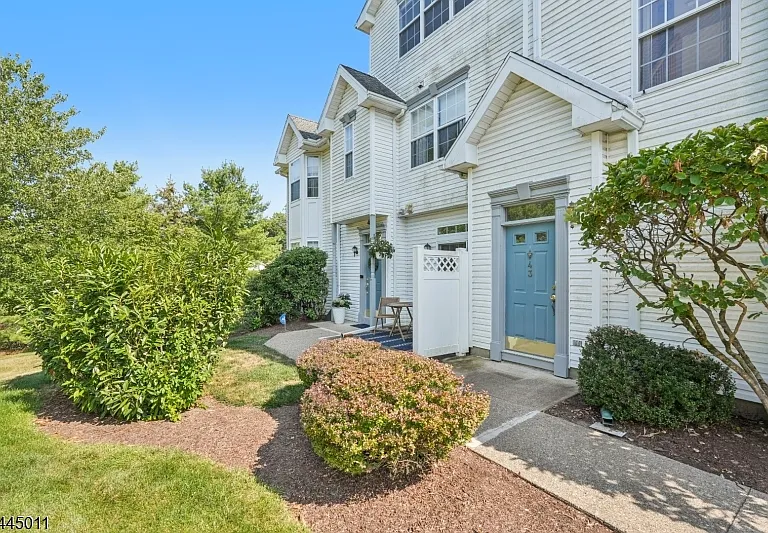 43 Hancock Dr — Photo 2