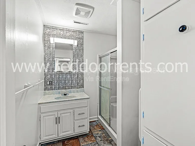 424 Main St — Photo 16