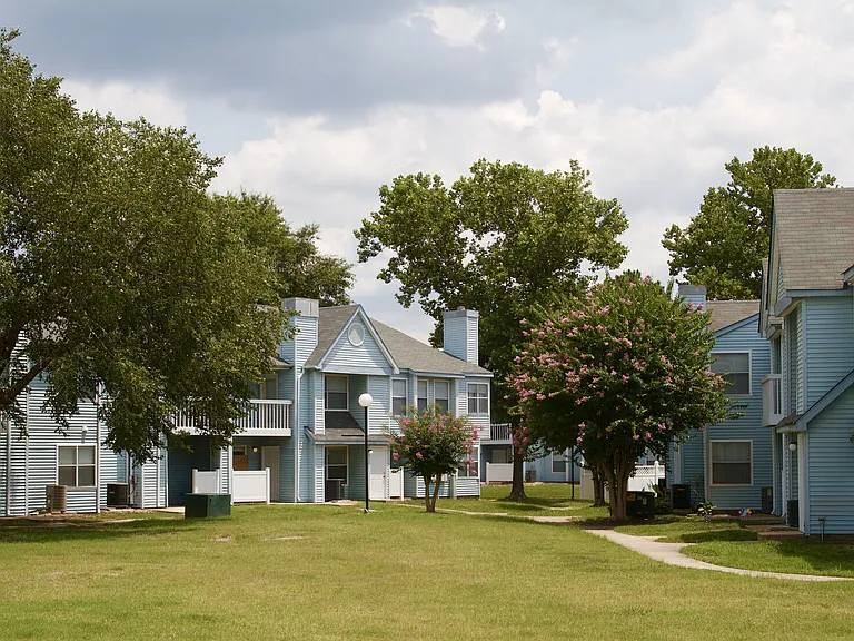 Royal Pointe — Photo 21