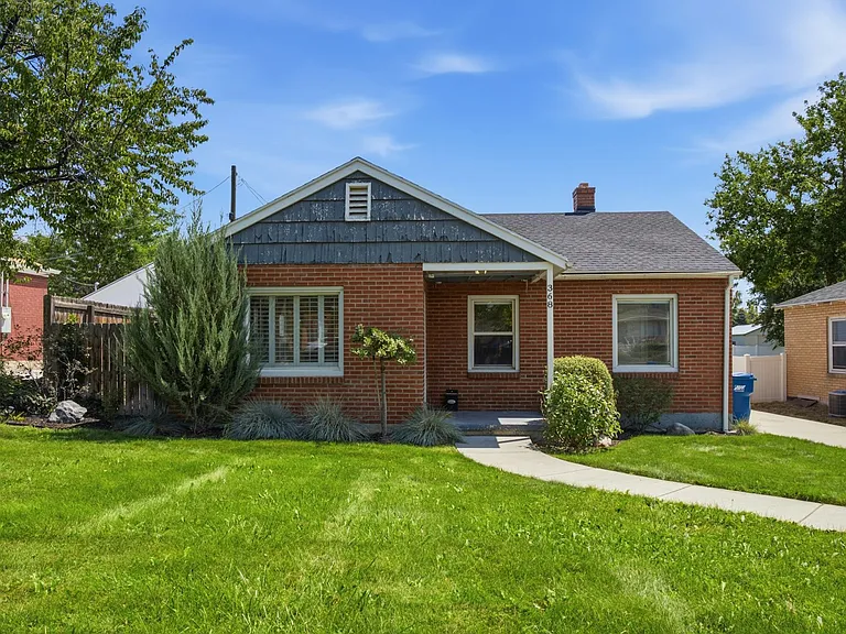 368 N Center St — Photo 1