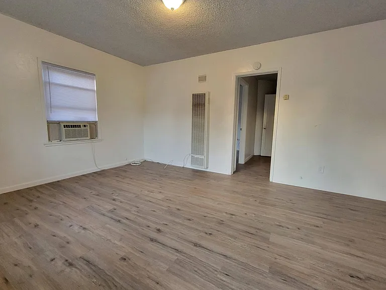 416 N 3rd Ave — Photo 5